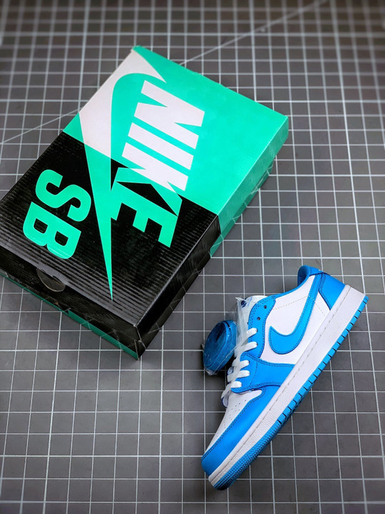 Nike sb x air jordan 1 low uncc
