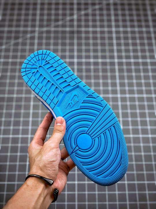 Nike sb x air jordan 1 low uncc