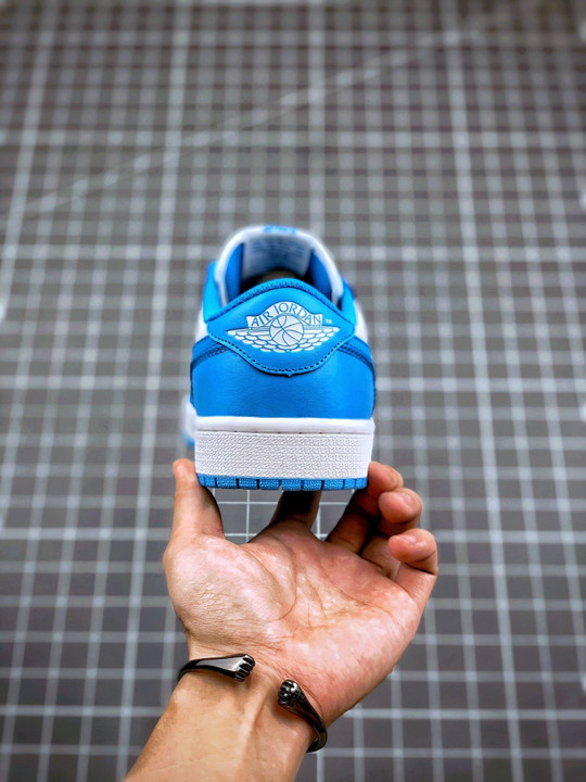 Nike sb x air jordan 1 low uncc