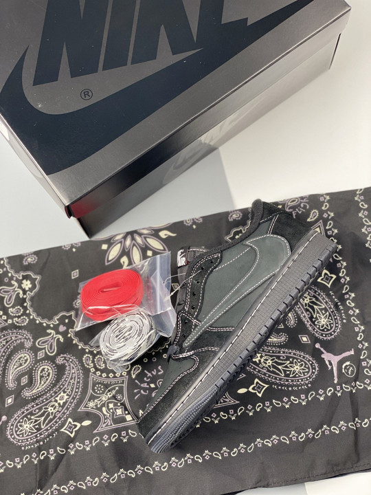 Travis scott x air jordan 1 low og black/phantom