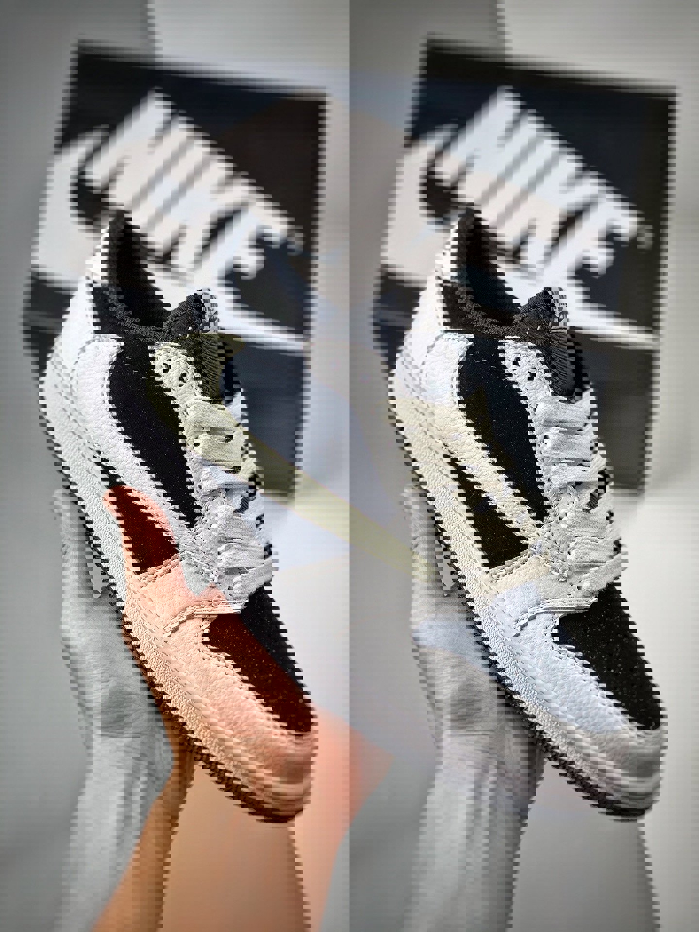 Travis scott x air jordan 1 low og sail/black