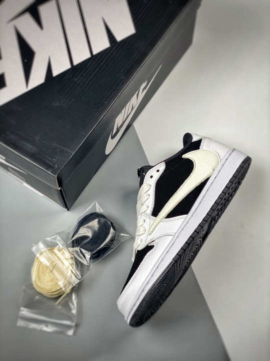 Travis scott x air jordan 1 low og sail/black