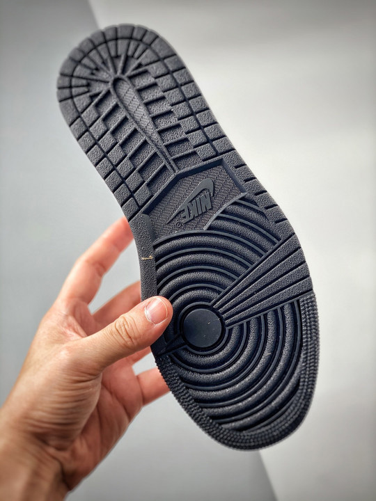 Travis scott x air jordan 1 low og sail/black