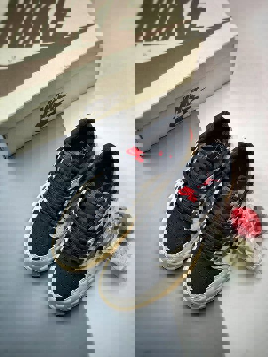 Travis scott x air jordan 1 low og sail/university red-black-medium olive