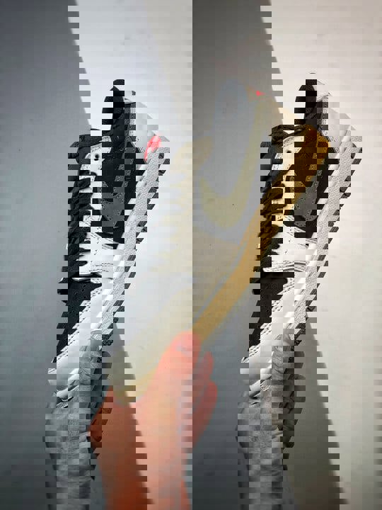 Travis scott x air jordan 1 low og sail/university red-black-medium olive