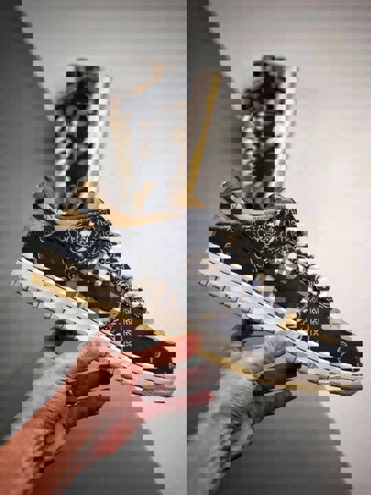 Travis scott x nike sb dunk low black/parachute beige-petra brown