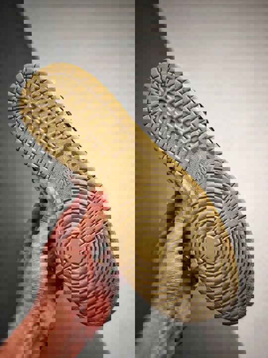 Travis scott x nike sb dunk low black/parachute beige-petra brown