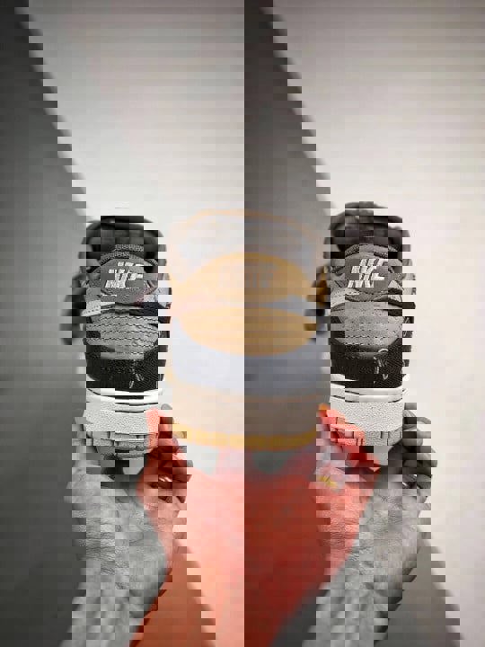 Travis scott x nike sb dunk low black/parachute beige-petra brown