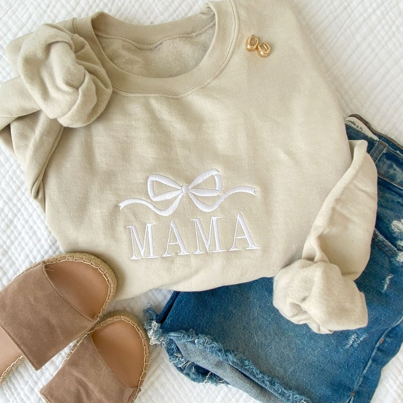 Personalized Mama Bow Embroidered Crewneck Sweatshirt Personalized Crewneck Pullover, MAMA Sweatshirt , Mother's Day Gift Idea