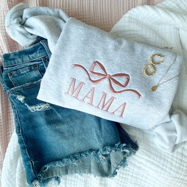 Personalized Mama Bow Embroidered Crewneck Sweatshirt Personalized Crewneck Pullover, MAMA Sweatshirt , Mother's Day Gift Idea