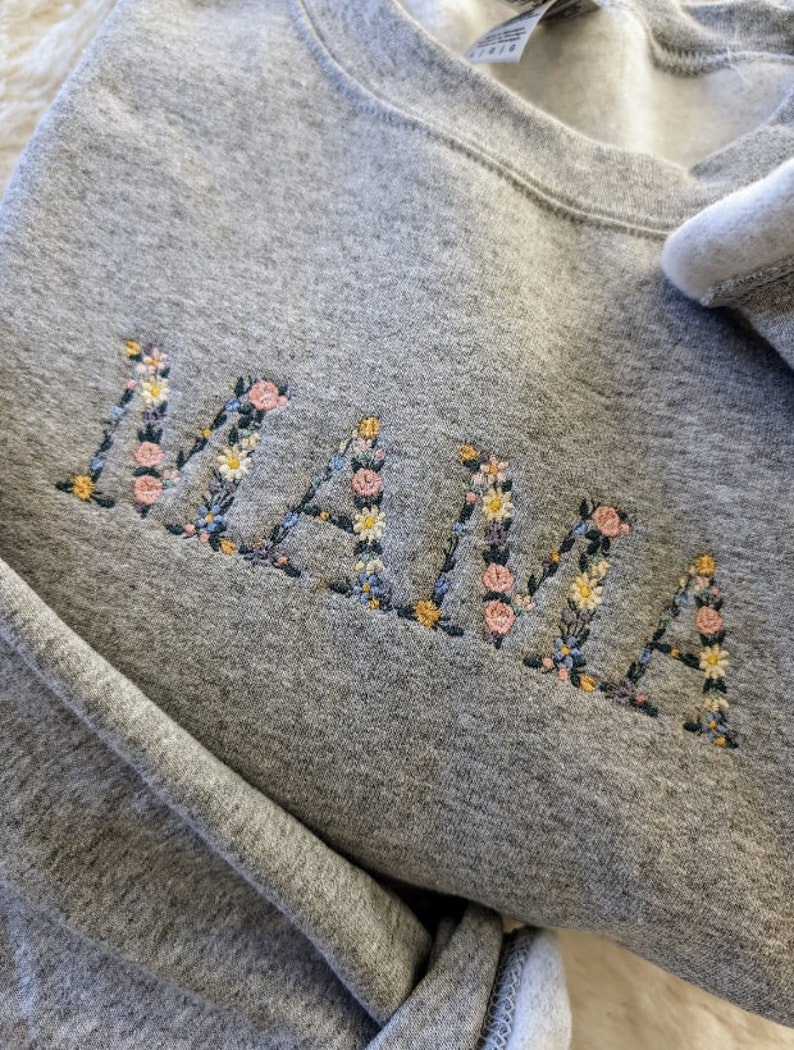 Personalized Floral Mama Embroidered Sweatshirt, Personalized Sleeve, Mama Floral Sweatshirt, Embroidered, Mother's Day ideal Gift