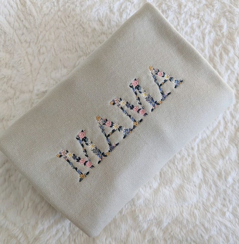 Personalized Floral Mama Embroidered Sweatshirt, Personalized Sleeve, Mama Floral Sweatshirt, Embroidered, Mother's Day ideal Gift